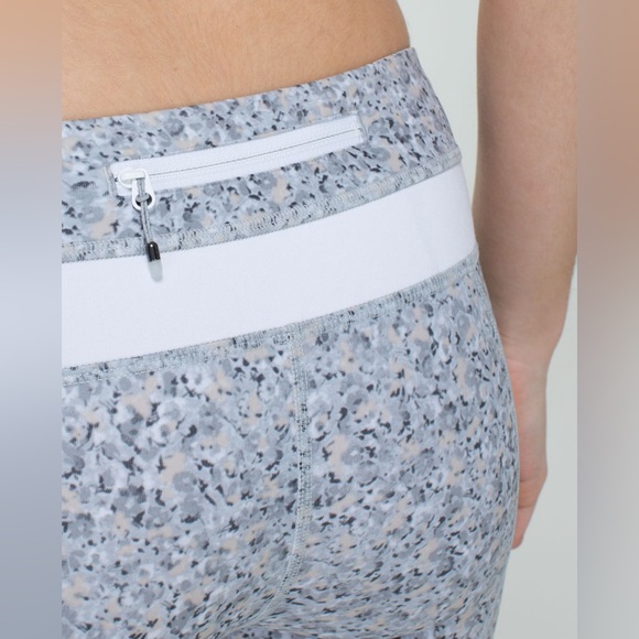 Lululemon Run: Inspire Crop II All Luxtreme 4 Petite Fleur Silver Spoon White - Picture 4 of 10